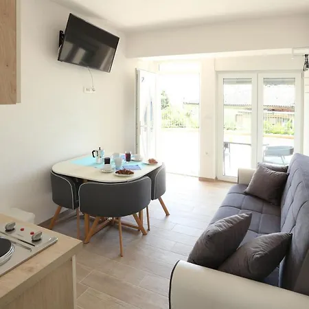 Apartment Dragi With Pool, Sauna, & Whirlpool *