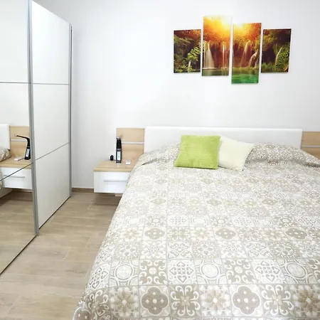 Apartment Dragi With Pool, Sauna, & Whirlpool