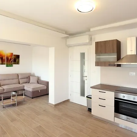 Apartment Dragi With Pool, Sauna, & Whirlpool *