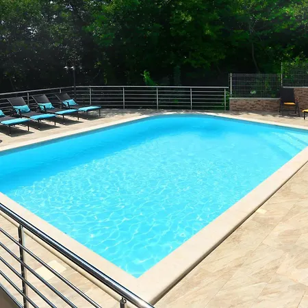 Dragi With Pool, Sauna, & Whirlpool *