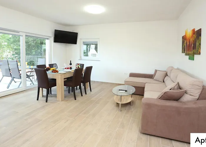 Dragi With Pool, Sauna, & Whirlpool Appartement