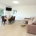 Dragi With Pool, Sauna, & Whirlpool Lejlighed