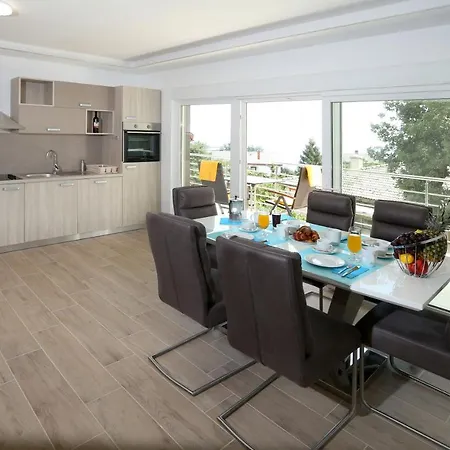 Dragi With Pool, Sauna, & Whirlpool Appartement