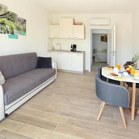 Dragi With Pool, Sauna, & Whirlpool Опатия