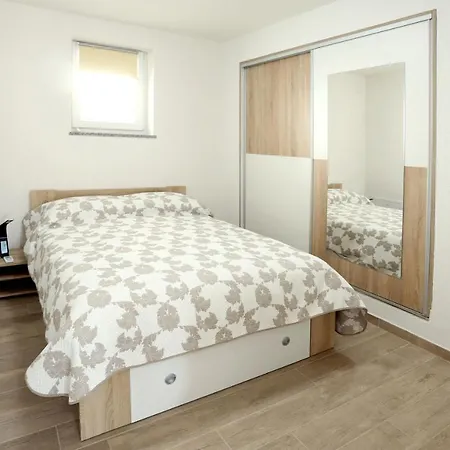 Dragi With Pool, Sauna, & Whirlpool