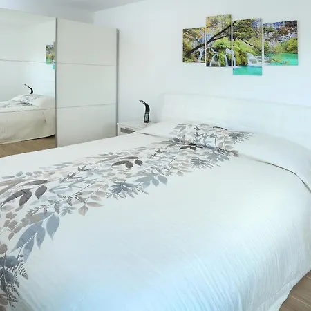 Dragi With Pool, Sauna, & Whirlpool