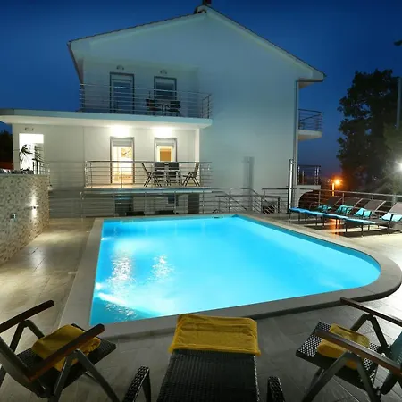 Dragi With Pool, Sauna, & Whirlpool Опатия