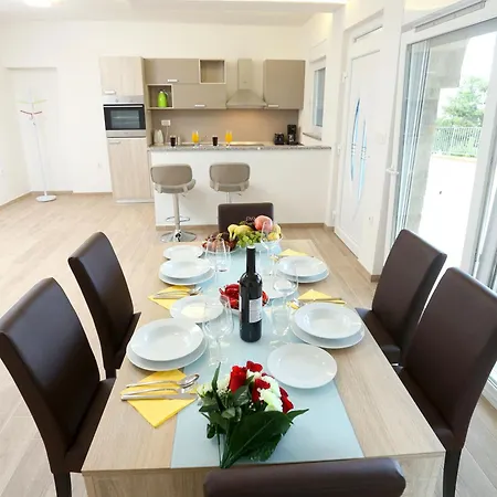 公寓 Dragi With Pool, Sauna, & Whirlpool 奥帕提亚