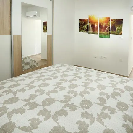 公寓 Dragi With Pool, Sauna, & Whirlpool *