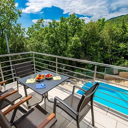 Dragi With Pool, Sauna, & Whirlpool Опатия