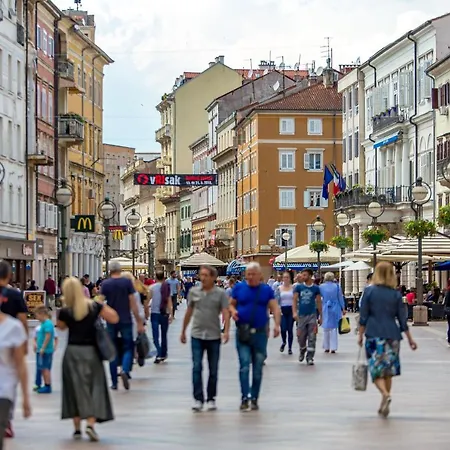 Апартаменты Dragi With Pool, Sauna, & Whirlpool Опатия