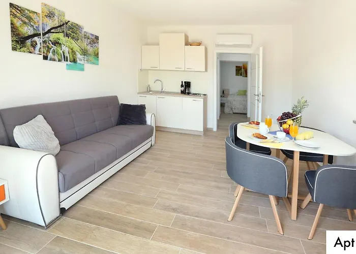 Dragi With Pool, Sauna, & Whirlpool 오파티아