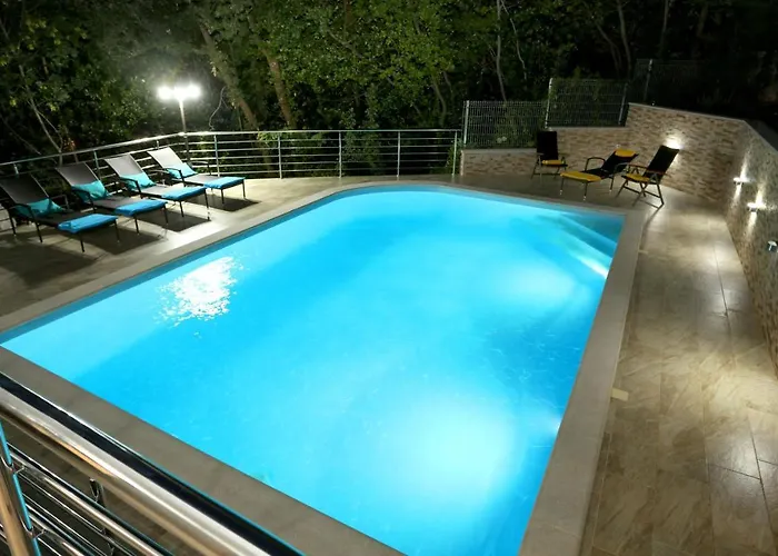 Dragi With Pool, Sauna, & Whirlpool *