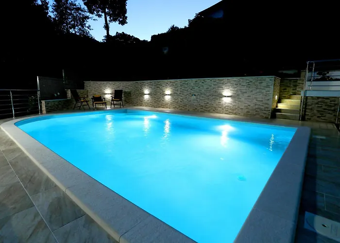 아파트 Dragi With Pool, Sauna, & Whirlpool 오파티아