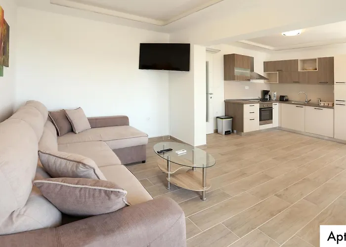 Dragi With Pool, Sauna, & Whirlpool *