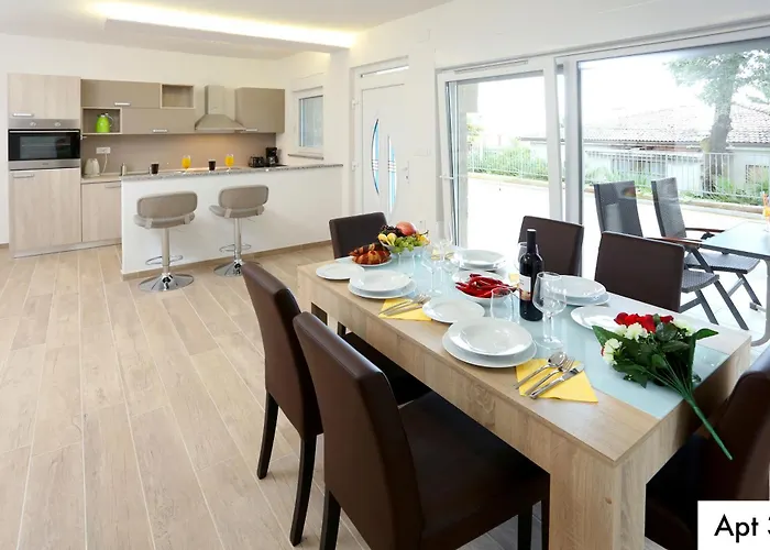 Dragi With Pool, Sauna, & Whirlpool 오파티아