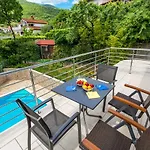 Dragi With Pool, Sauna, & Whirlpool Daire *