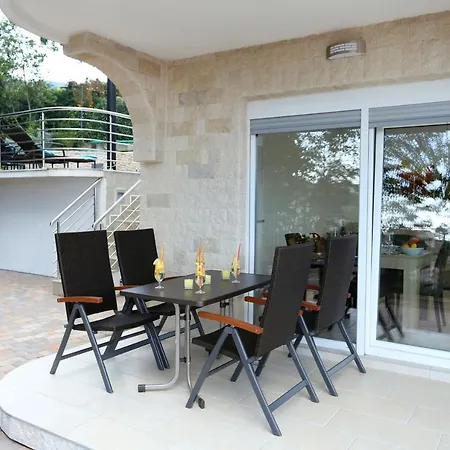 Dragi With Pool, Sauna, & Whirlpool شقة