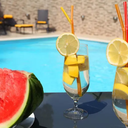 Dragi With Pool, Sauna, & Whirlpool شقة أوباتيا