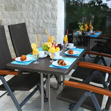 Dragi With Pool, Sauna, & Whirlpool شقة أوباتيا