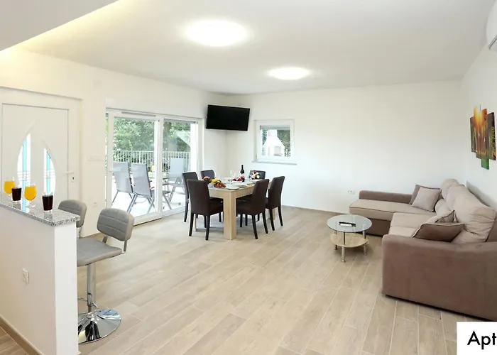 Dragi With Pool, Sauna, & Whirlpool Apartamento