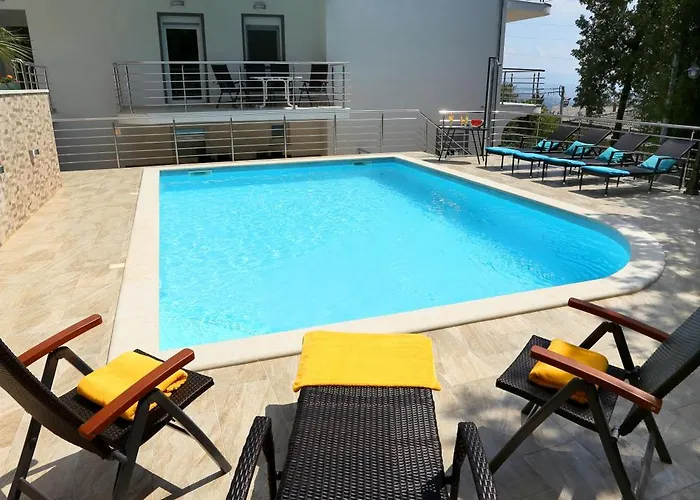 Dragi With Pool, Sauna, & Whirlpool Apartamento
